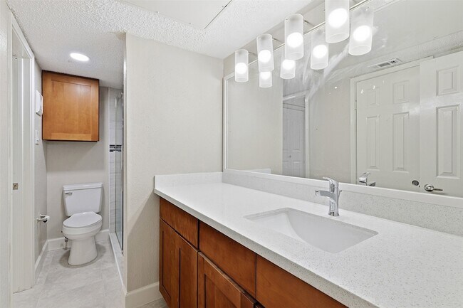 Building Photo - 2750 Holly Hall St