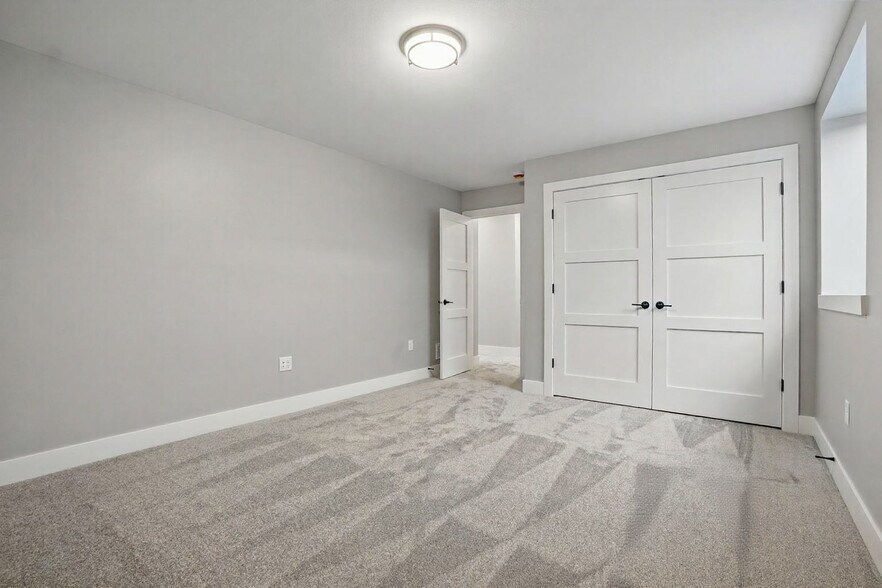 Building Photo - 933 Long Dr