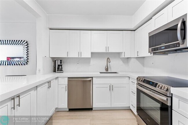Building Photo - 3850 Galt Ocean Dr