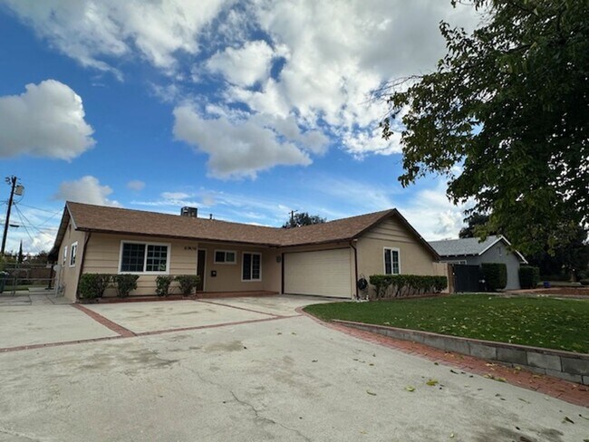 Building Photo - Stunning 5 bedroom tree lined cul-de-sac street in West Hills