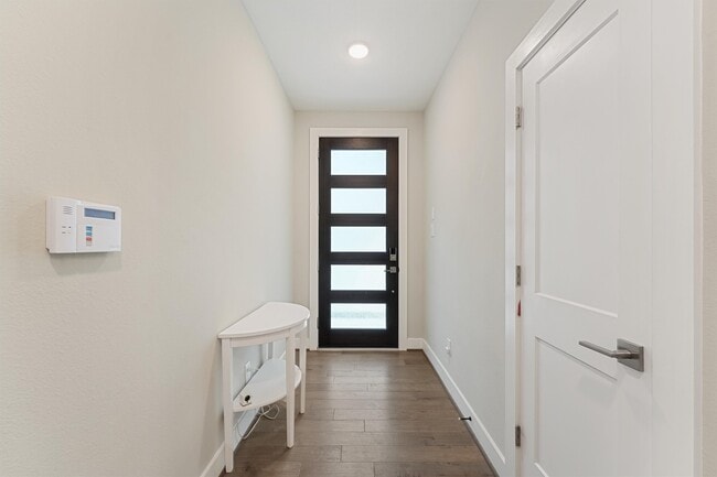 Building Photo - 707 Apogee Trl