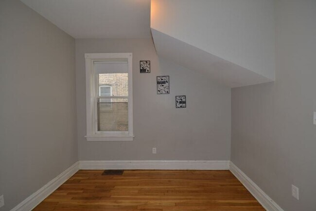 Building Photo - 4713 N Albany Ave
