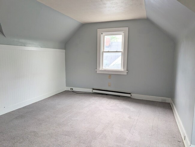 Building Photo - 1257 W Clifton Blvd