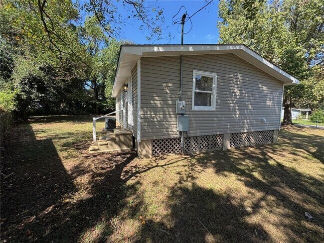 Building Photo - 4051 Pringle Dr