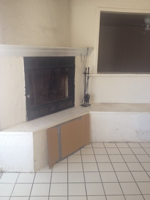 Building Photo - CORNER LOT- HAS FIREPLACE AND A DEN
