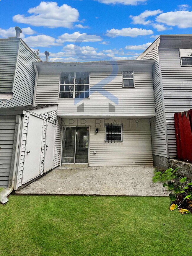 Building Photo - Move in before October 15th and get $100 O...