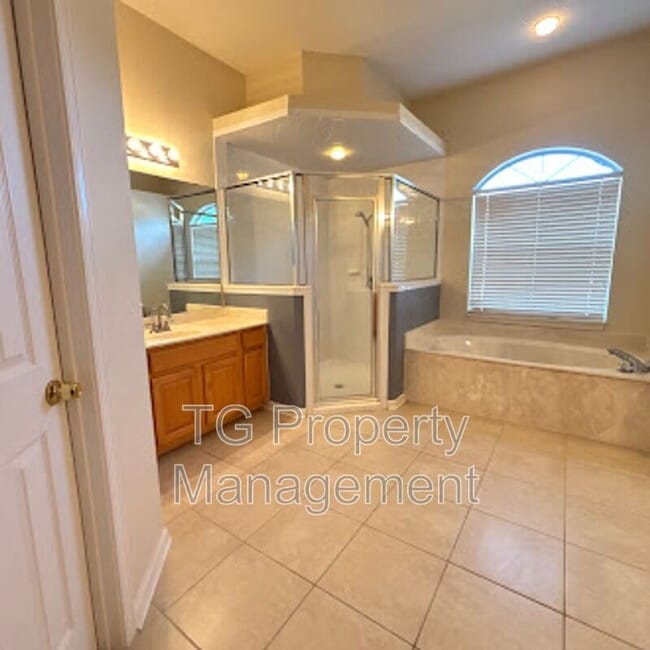 Building Photo - 2493 Brook Park Way