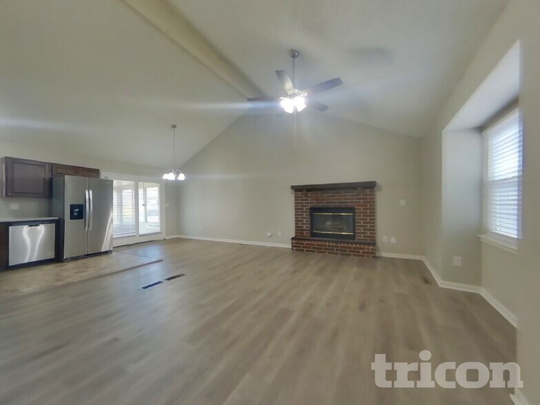 Building Photo - 15509 Kay Ave