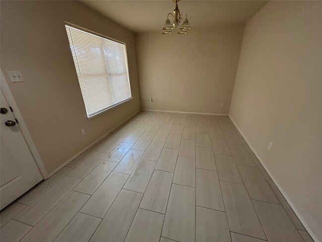 Building Photo - 707 Kiley Dr