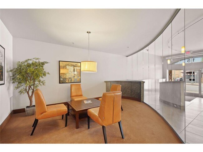 Building Photo - 15 E Franklin Ave