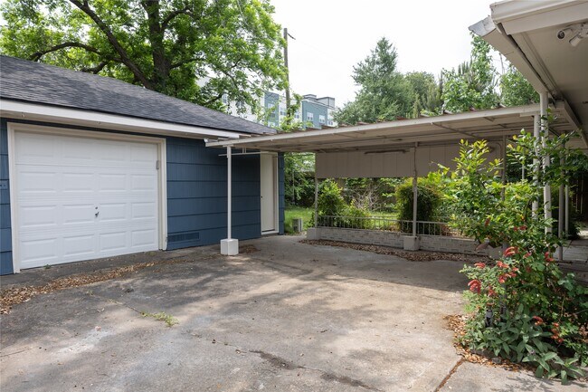 Building Photo - 811 Sara Rose St