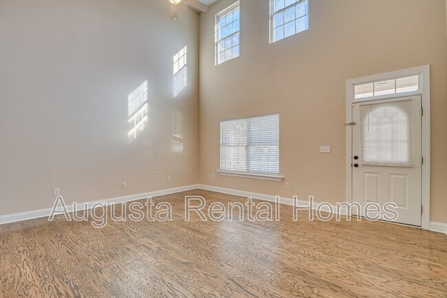 Building Photo - 200 Kline St