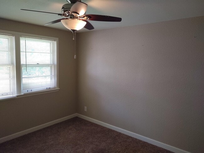 Building Photo - ALL PROSPECTIVE TENANTS MUST SUBMIT A $58 NON-REFUNDABLE APPLICATION FEE PER APPLICANT ONLINE AND...
