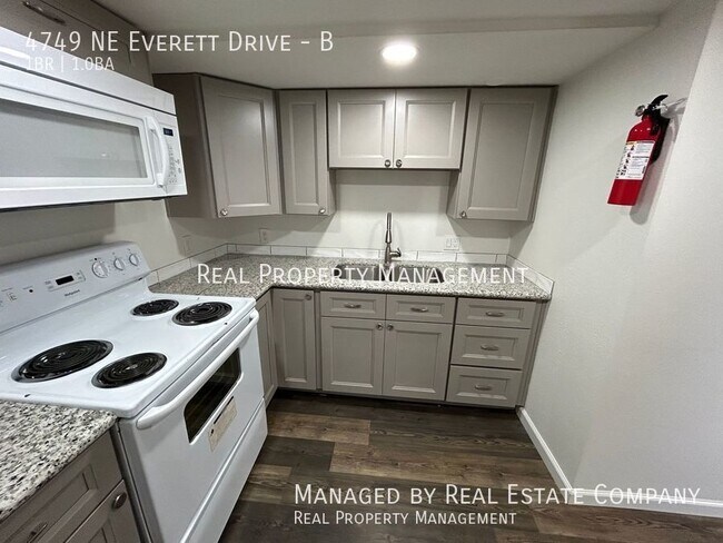 Building Photo - 4749 NE Everett Dr