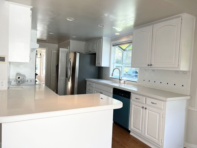 Building Photo - 3205 George Cir