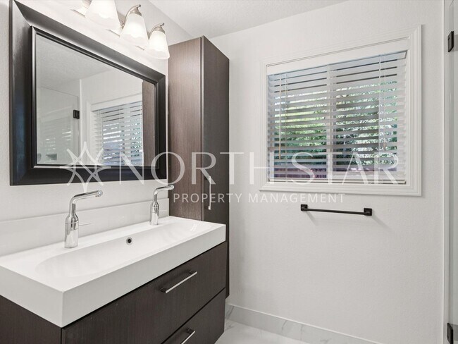 Building Photo - Stylishly Updated Ranch in Bryant Woods