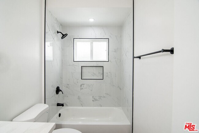 Building Photo - 344 Rexford Dr