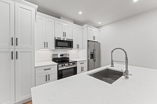 Building Photo - 1325 35th St