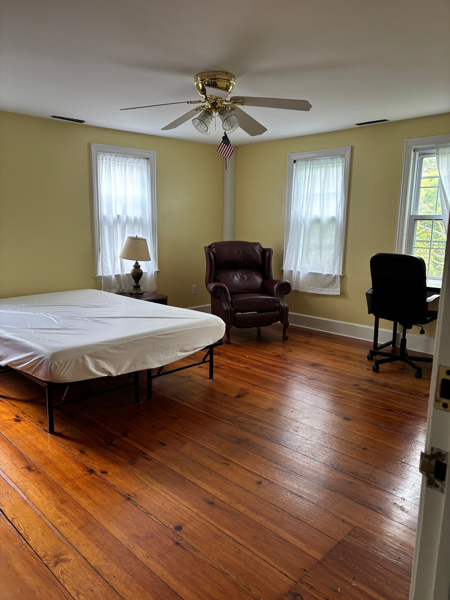 Building Photo - 608 S Pleasant St