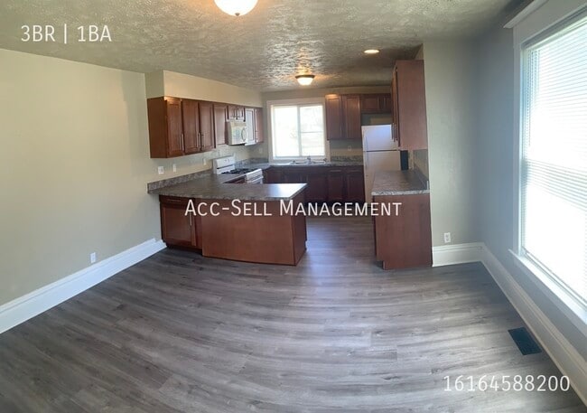 Building Photo - 439 Carrier St NE