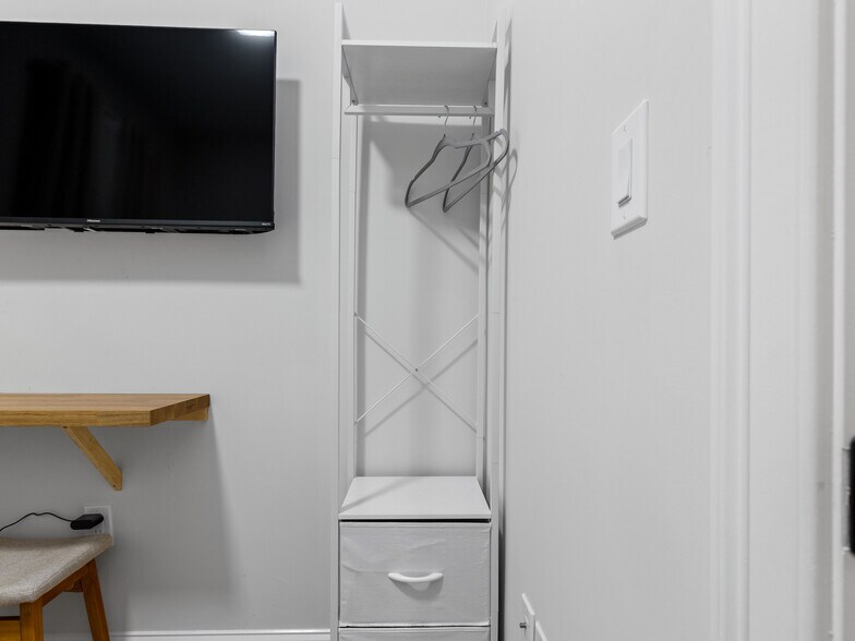 Building Photo - 566 Dorchester Ave