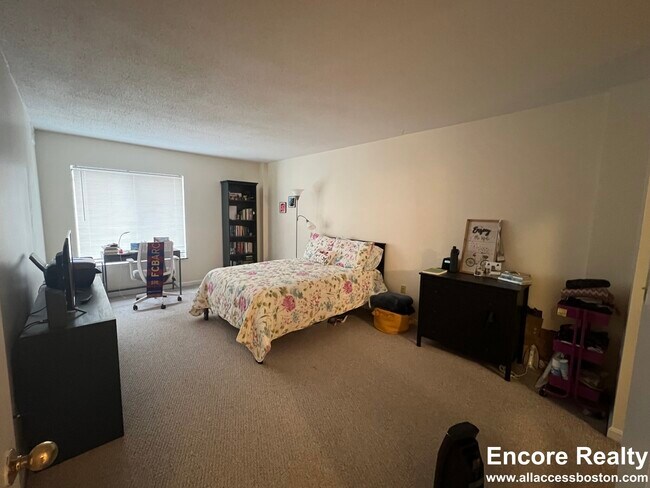 Building Photo - 345 Franklin St