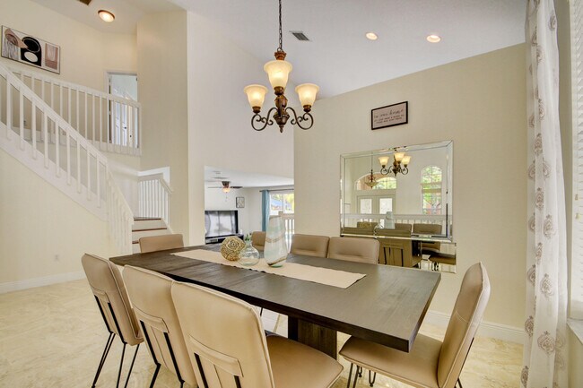 Building Photo - 2418 Westmont Dr