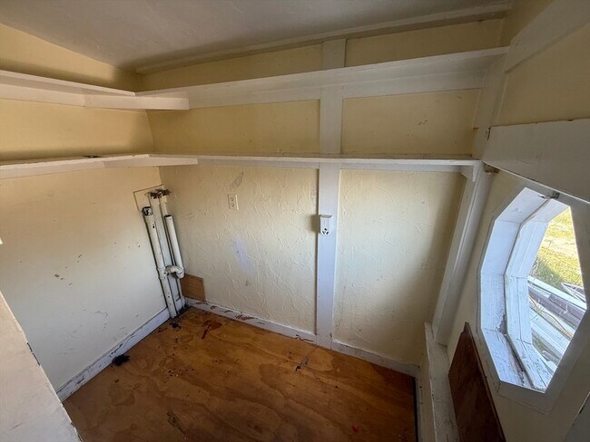 Building Photo - 182 E Main St