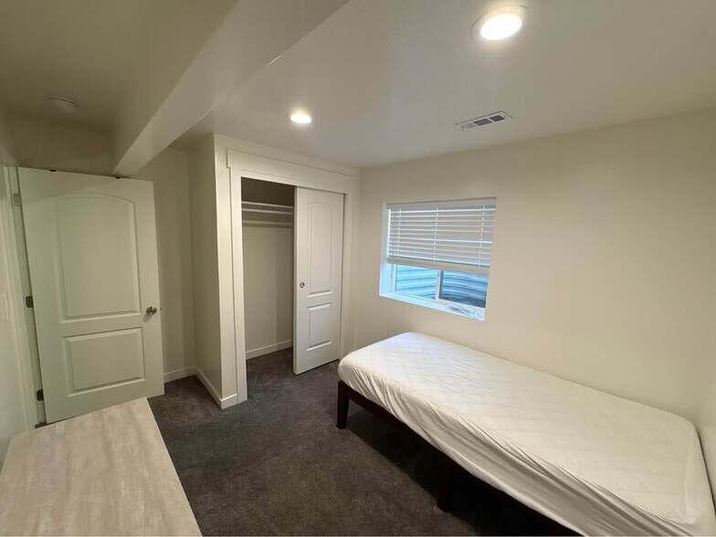 Building Photo - 87 E 460 N