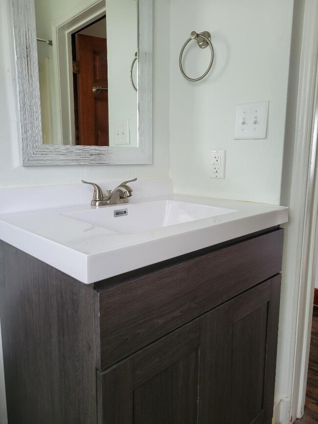 Building Photo - 416 Conro St