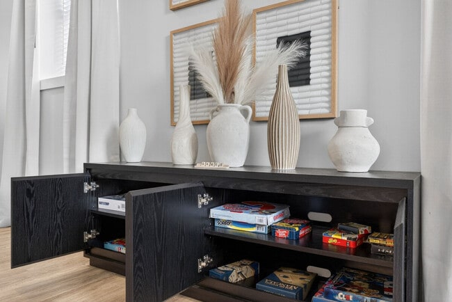 Building Photo - 1424 N Park Pl