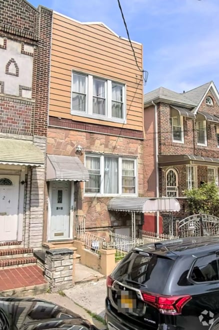 Building Photo - 210 E 55th St