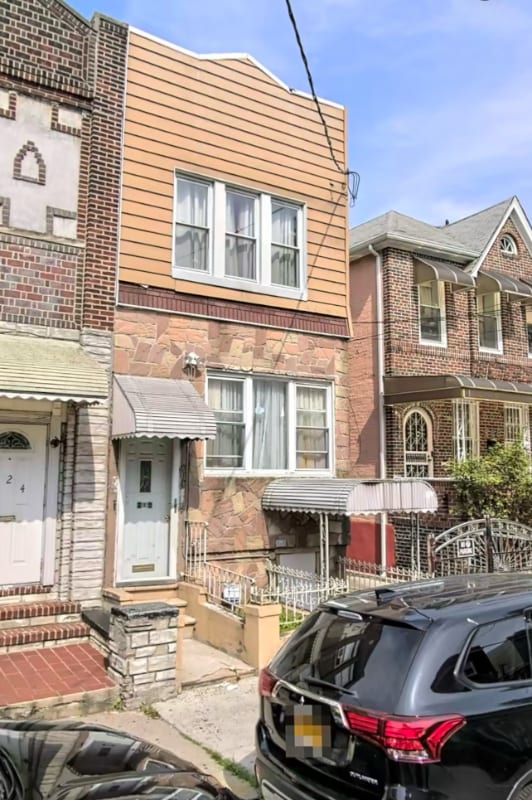Building Photo - 210 E 55th St