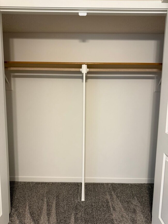 Building Photo - Beautiful brand-new ranch townhome with 2 stall garage. Spacious 3 bedrooms/3 full bathrooms