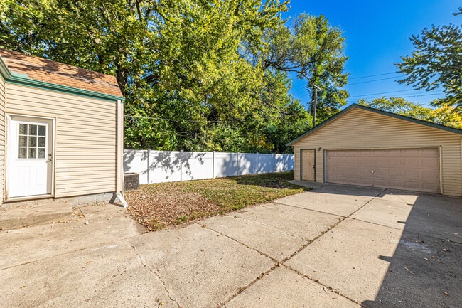 Building Photo - 4705 Jackson St