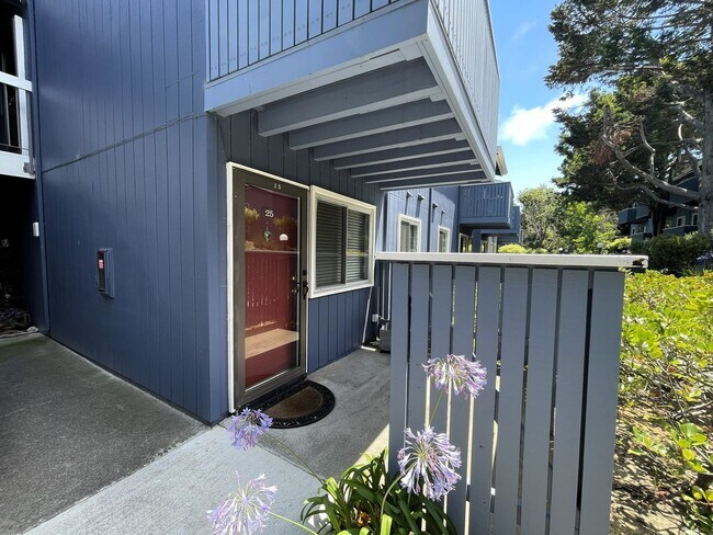Building Photo - Modern 1st-Floor Studio with Resort Amenities & Prime Location