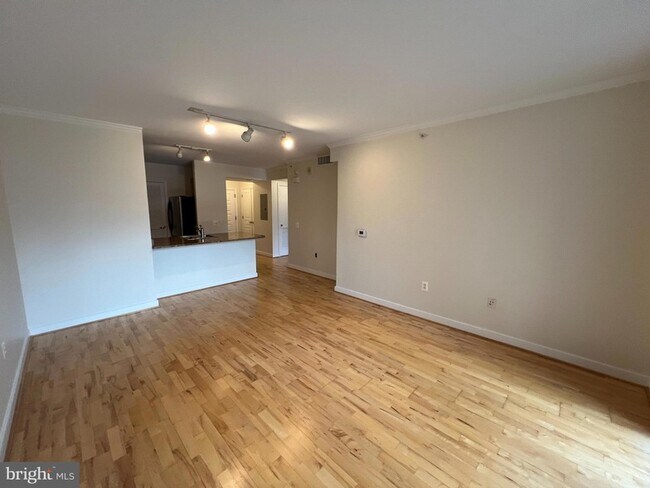 Building Photo - 616 E Street NW Unit 902