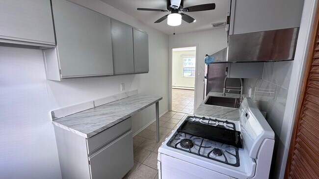 Building Photo - 211 Linden Ave