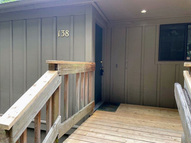 Building Photo - 2 br, 1.5 bath House - 138 Treehill Loop