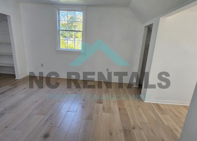 Building Photo - 1006 Panola St