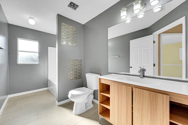 Building Photo - 2518 SE Cooper Ln