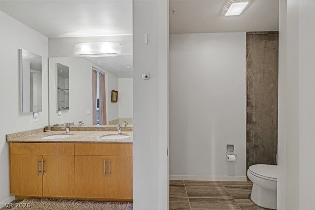 Building Photo - 353 E Bonneville Ave