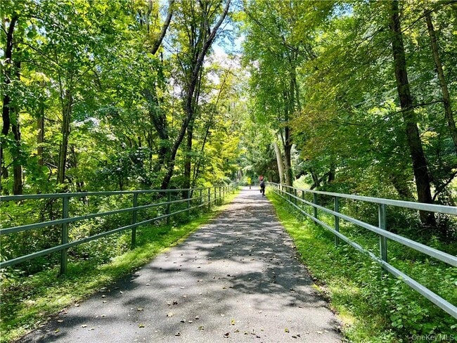 Building Photo - 722 US-6