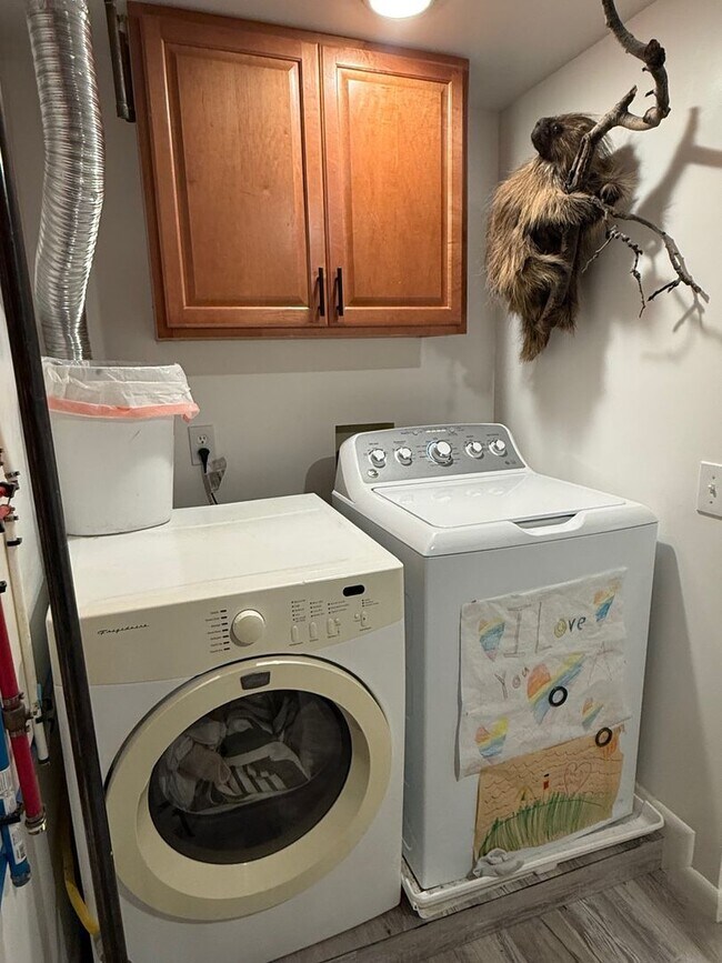 Building Photo - Beautifully updated duplex with parking and a 40'x25' garage.