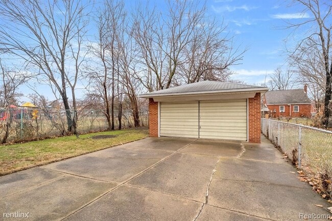 Building Photo - 3 br, 1 bath House - 8476 Riverview St