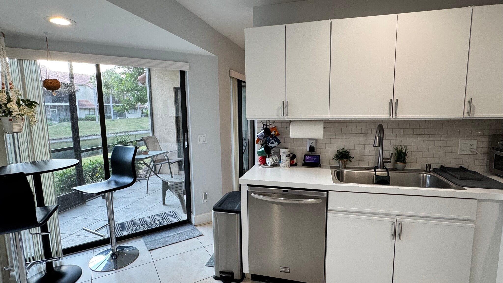 Building Photo - 5641 Coach House Cir