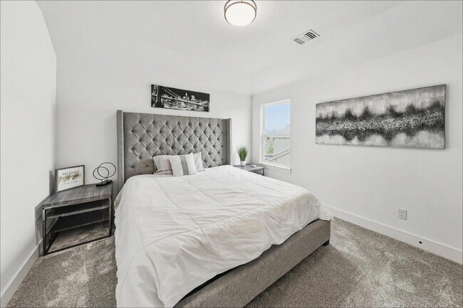 Building Photo - Luxury 4-bedroom, 3-bathroom home with an office and media room in Aledo!