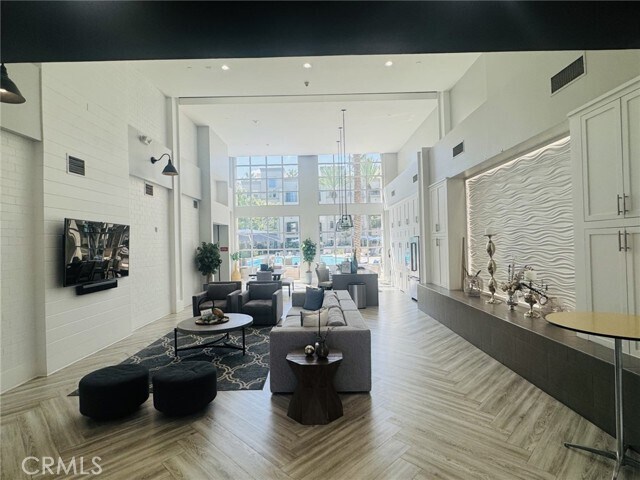 Building Photo - 1250 Scholarship