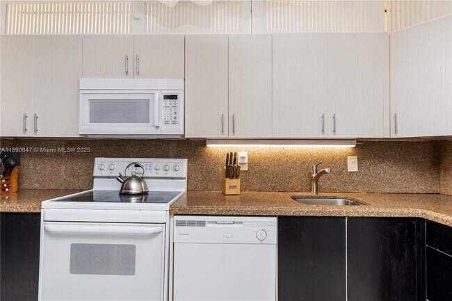 Building Photo - 2401 S Ocean Dr