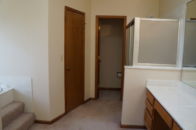 Building Photo - 7565 Hickorywood Dr